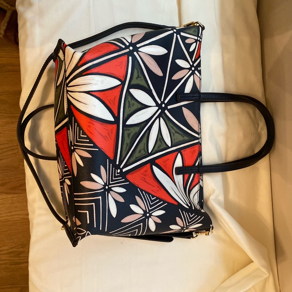 🌺 Tory Burch Coated Canvas Tote 🌺 - Picture 6 of 8